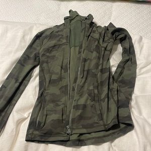 Lulu Lemon Hooded Define Jacket Green Camo size 6